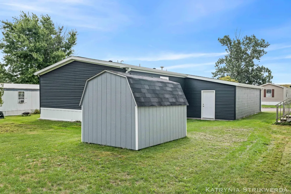 145 W Pin Oak Drive Coopersville, MI 49404