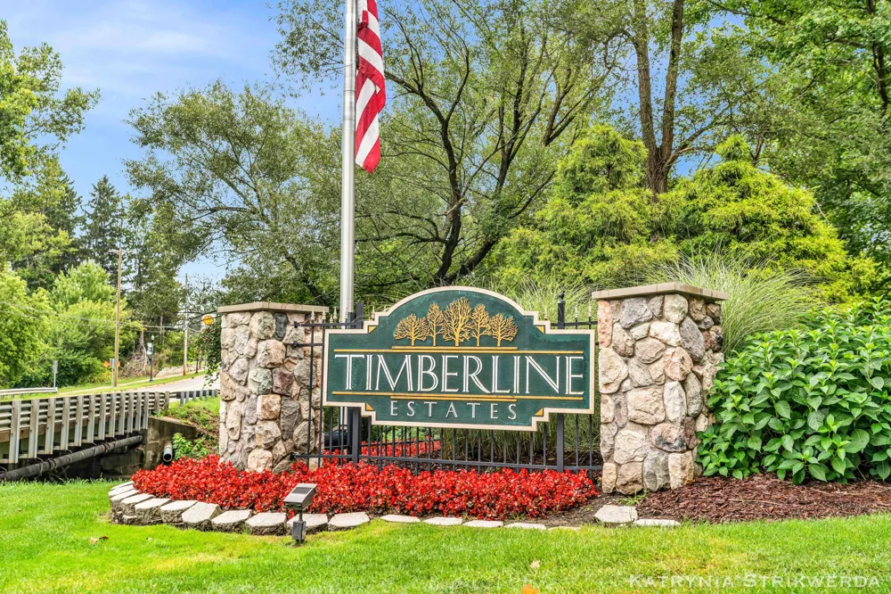 145 W Pin Oak Drive Coopersville, MI 49404