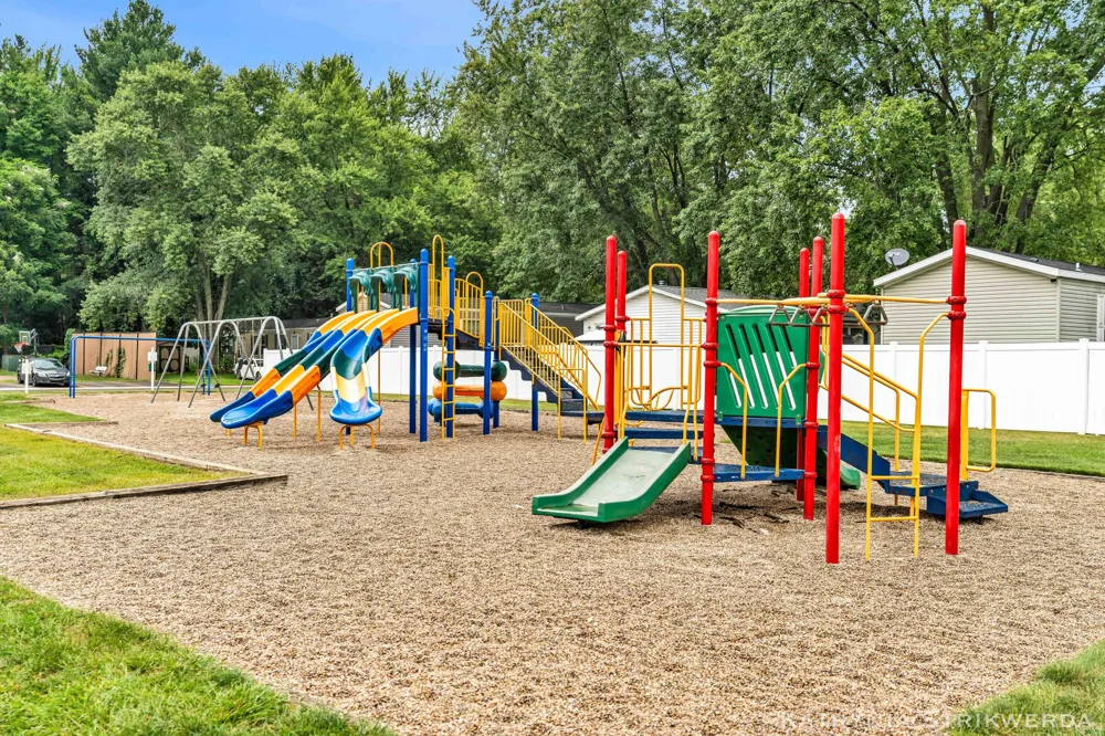 145 W Pin Oak Drive Coopersville, MI 49404