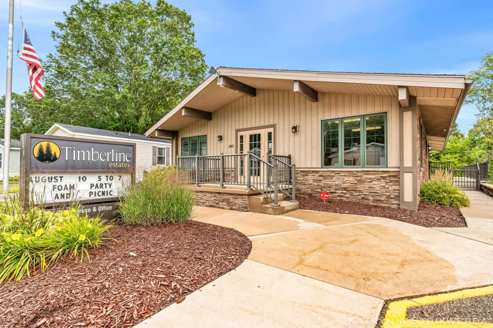 145 W Pin Oak Drive Coopersville, MI 49404