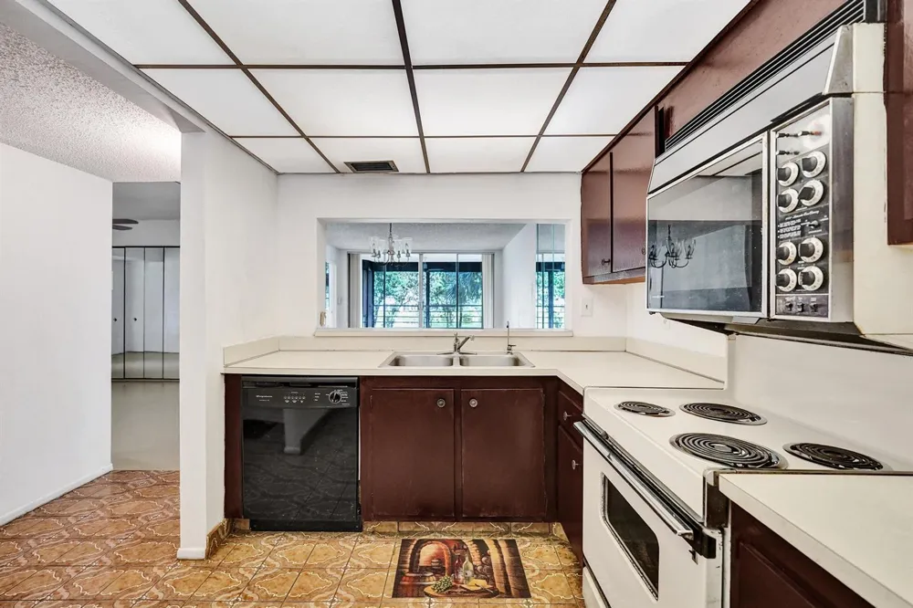 1811 SABAL PALM DRIVE #203 Davie, FL 33324