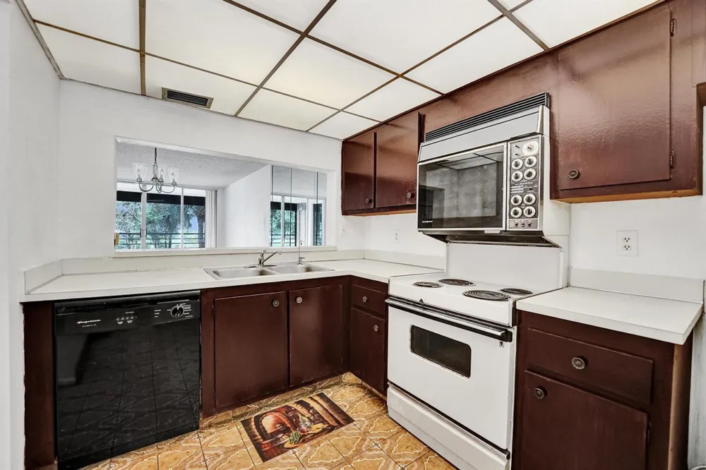 1811 SABAL PALM DRIVE #203 Davie, FL 33324
