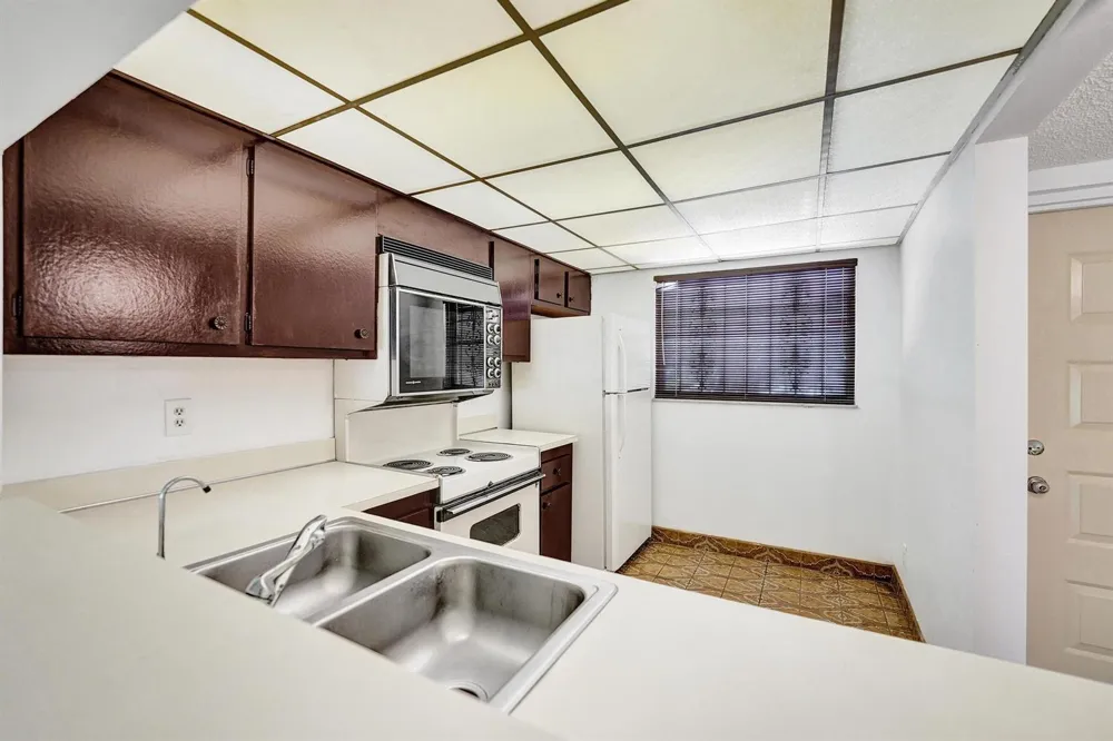 1811 SABAL PALM DRIVE #203 Davie, FL 33324