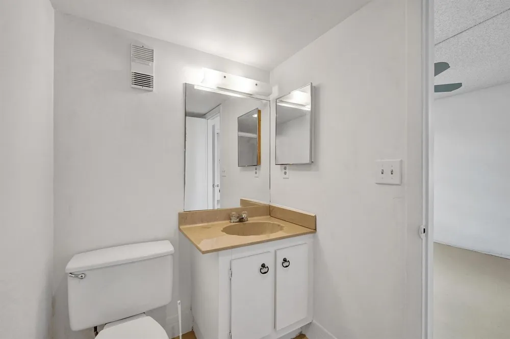1811 SABAL PALM DRIVE #203 Davie, FL 33324