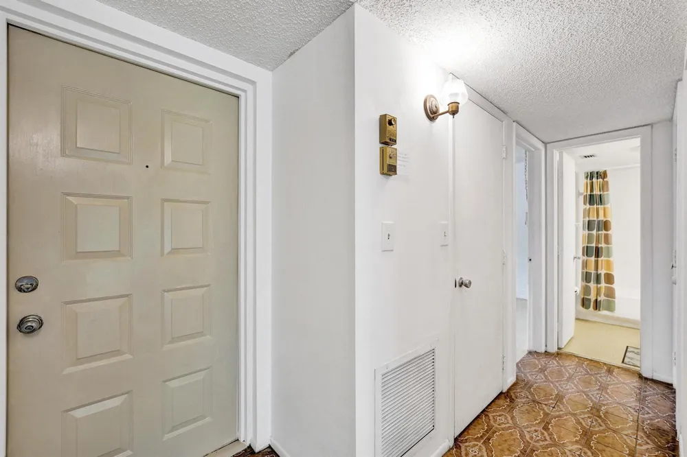1811 SABAL PALM DRIVE #203 Davie, FL 33324