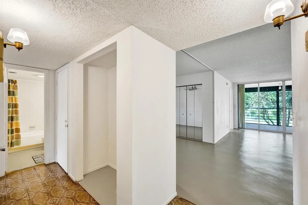 1811 SABAL PALM DRIVE #203 Davie, FL 33324