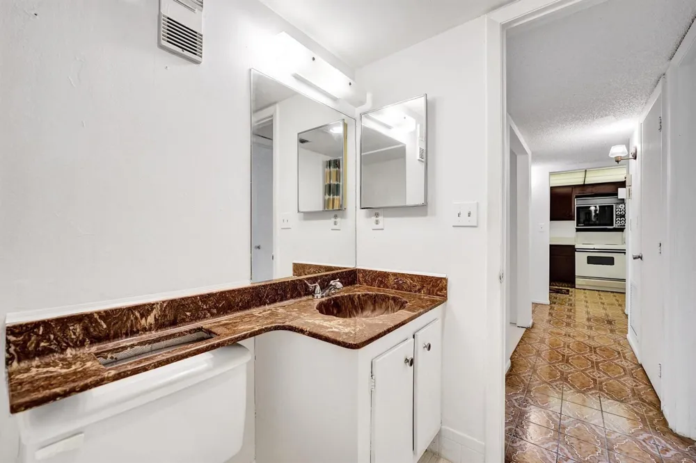 1811 SABAL PALM DRIVE #203 Davie, FL 33324