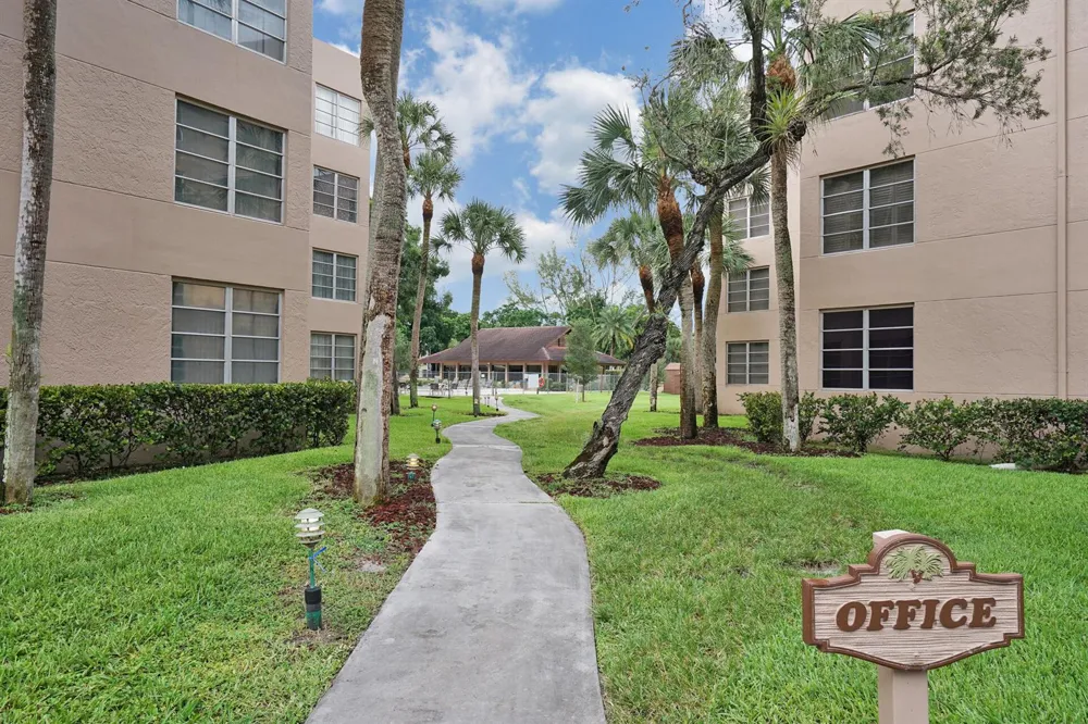 1811 SABAL PALM DRIVE #203 Davie, FL 33324