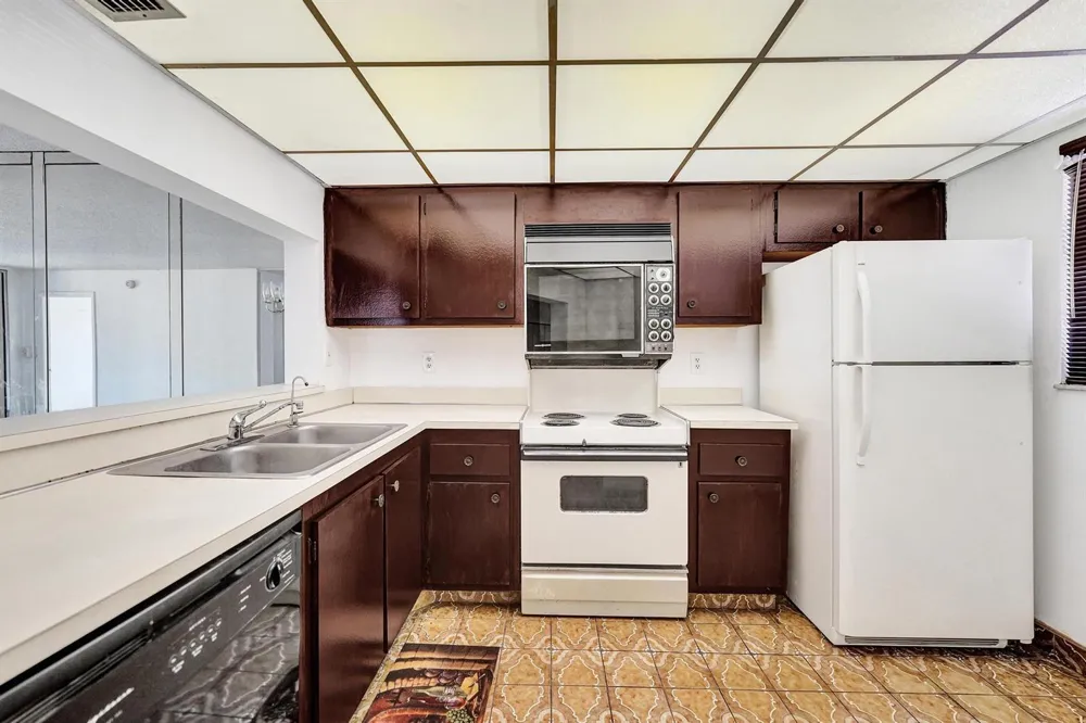 1811 SABAL PALM DRIVE #203 Davie, FL 33324