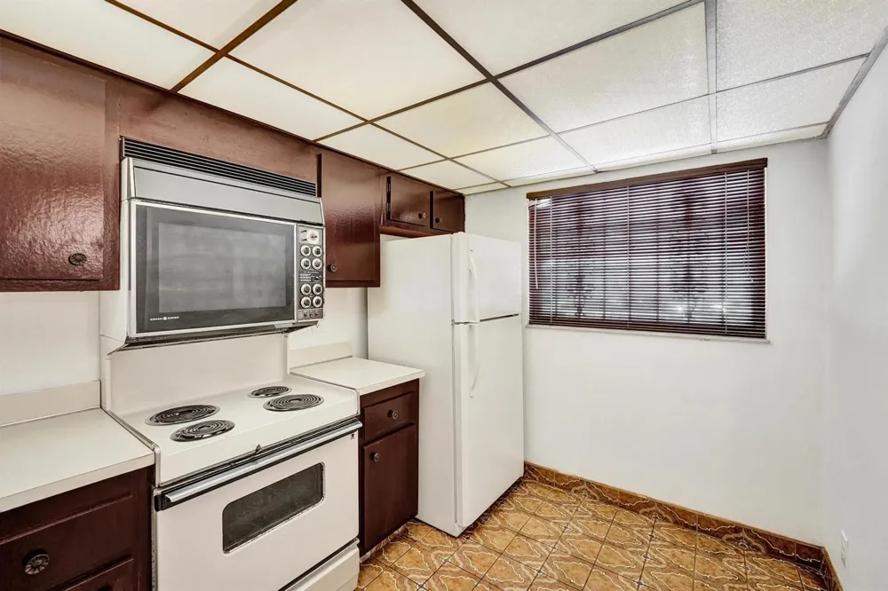 1811 SABAL PALM DRIVE #203 Davie, FL 33324