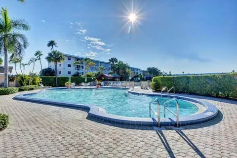 2855 Garden Drive S #307
