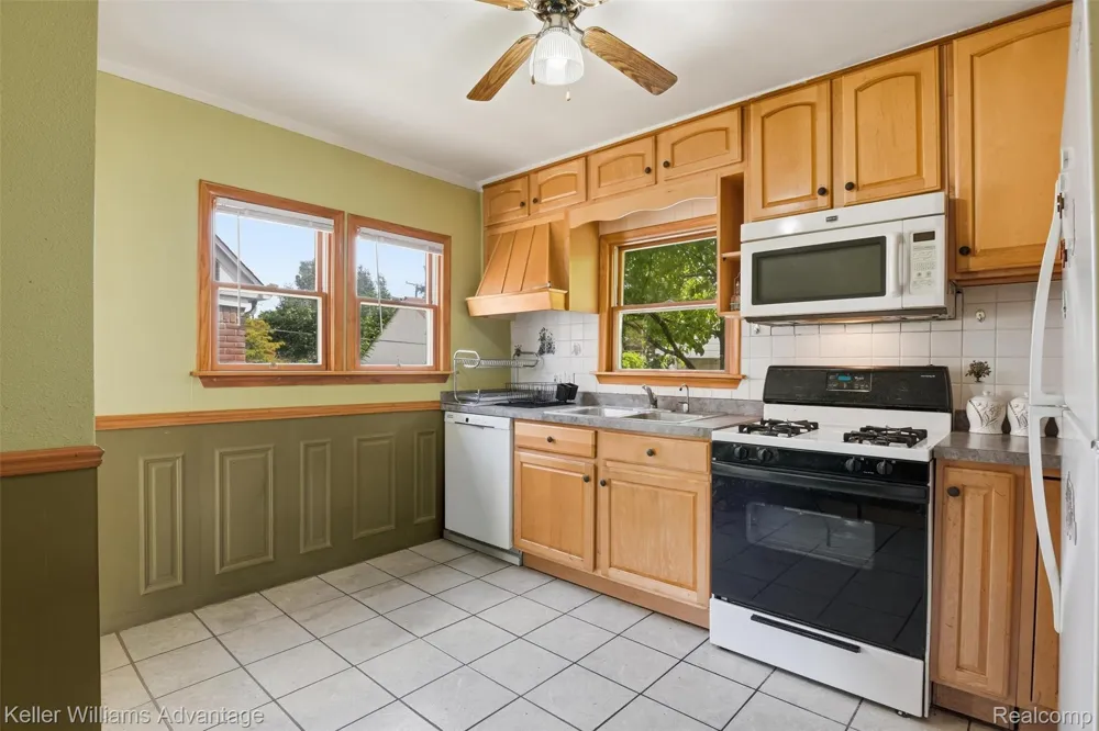 1649 Hollywood Street Dearborn City, MI 48124
