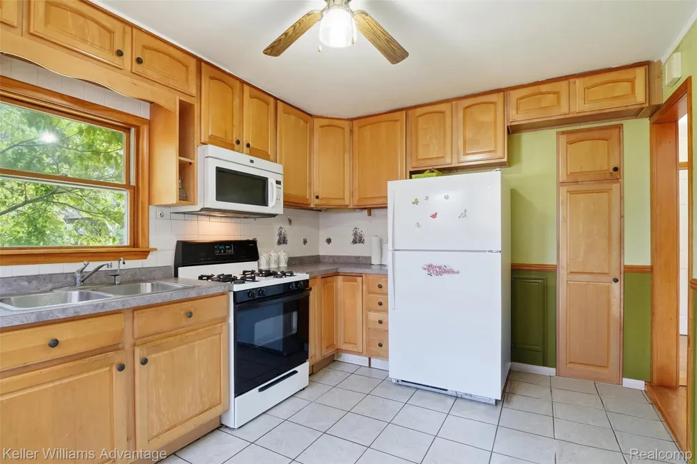 1649 Hollywood Street Dearborn City, MI 48124