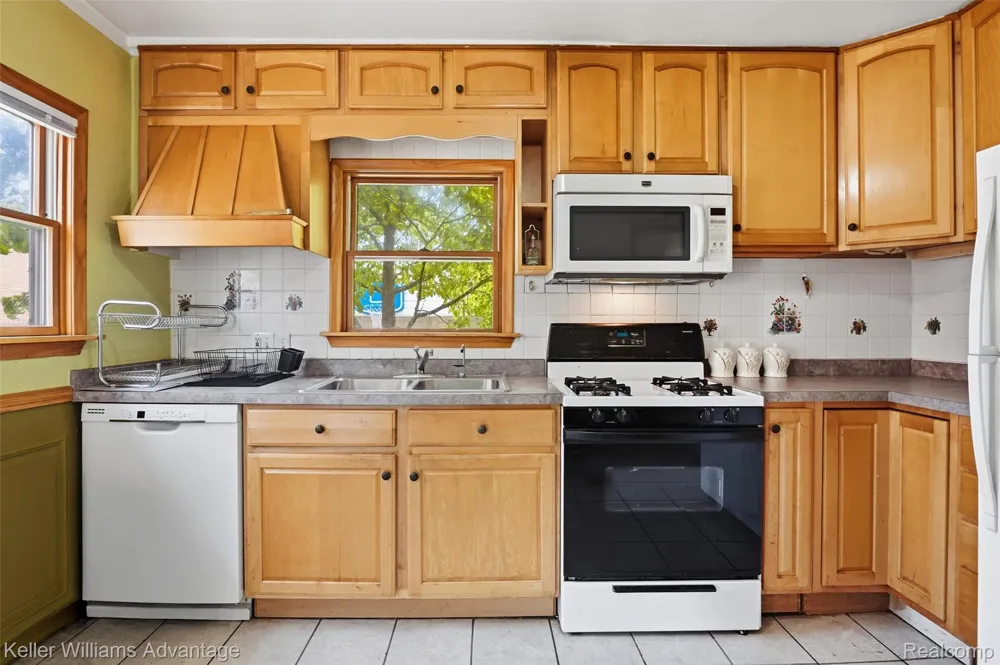 1649 Hollywood Street Dearborn City, MI 48124