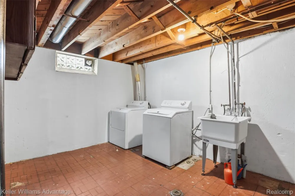 1649 Hollywood Street Dearborn City, MI 48124