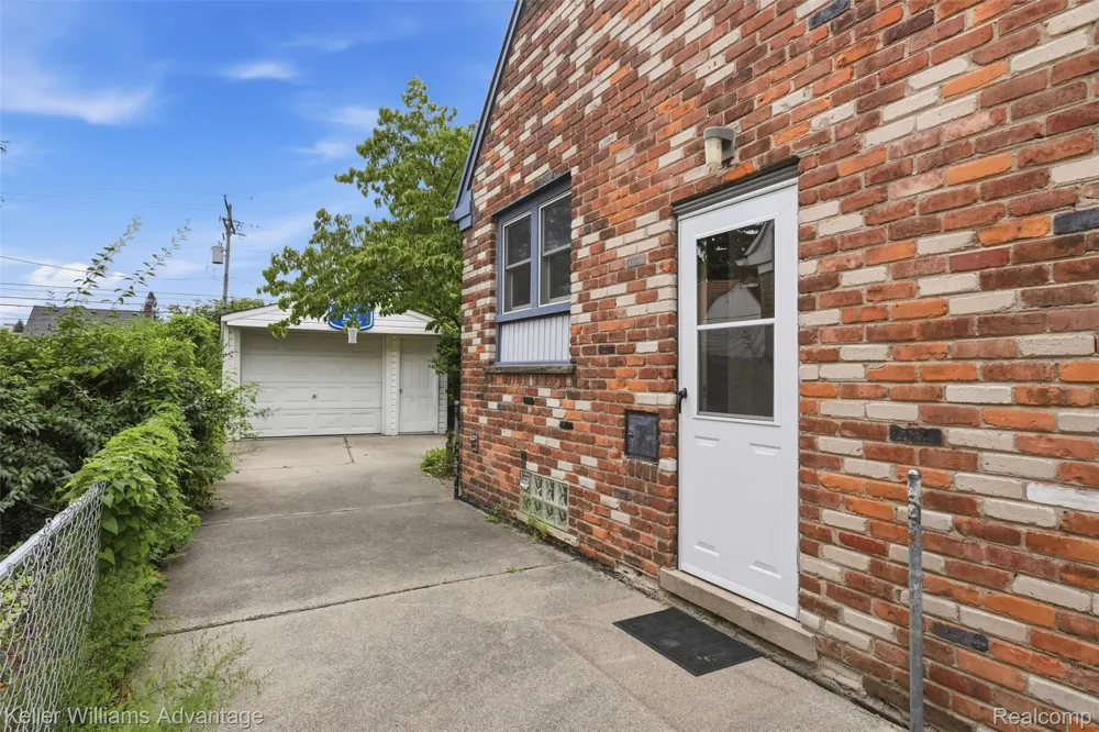 1649 Hollywood Street Dearborn City, MI 48124