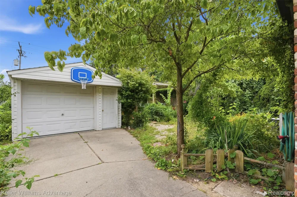 1649 Hollywood Street Dearborn City, MI 48124