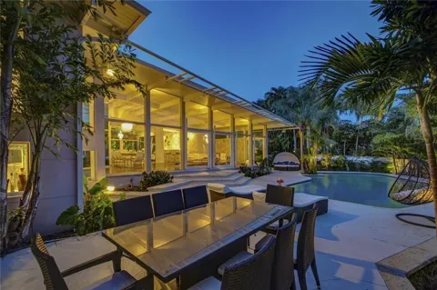 28 PELICAN DRIVE