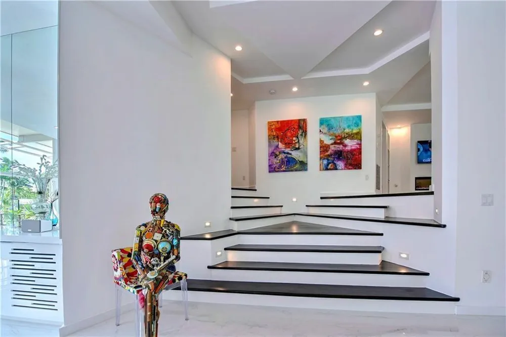 28 PELICAN DRIVE Fort Lauderdale, FL 33301