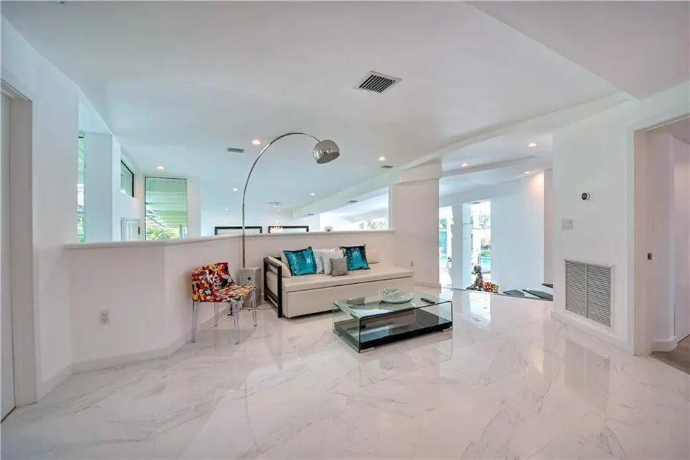 28 PELICAN DRIVE Fort Lauderdale, FL 33301