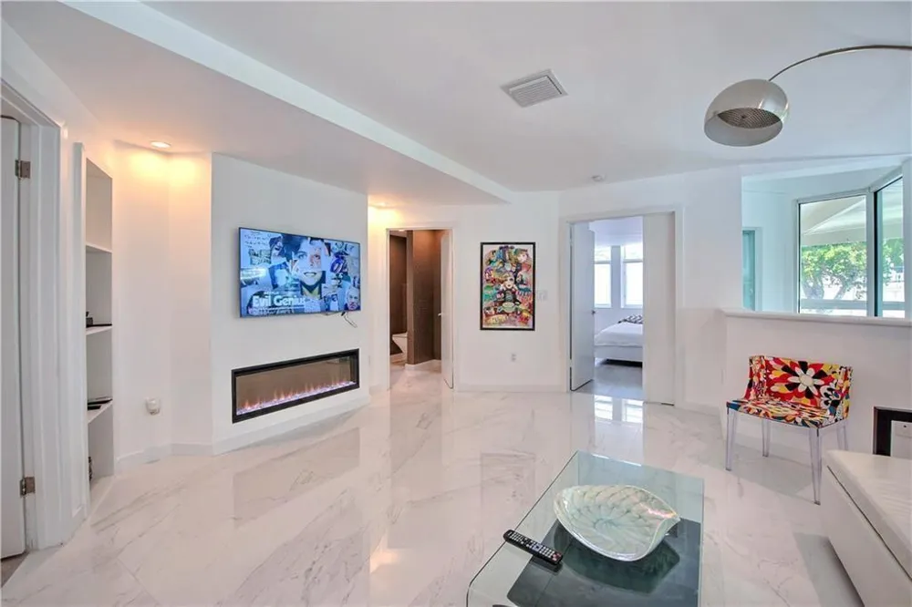 28 PELICAN DRIVE Fort Lauderdale, FL 33301
