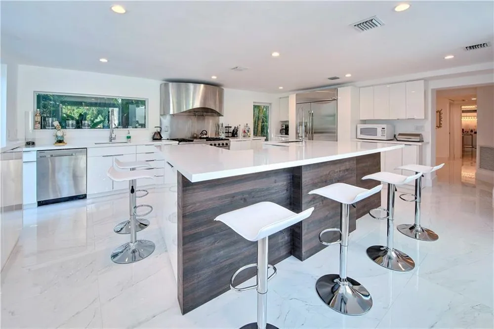 28 PELICAN DRIVE Fort Lauderdale, FL 33301