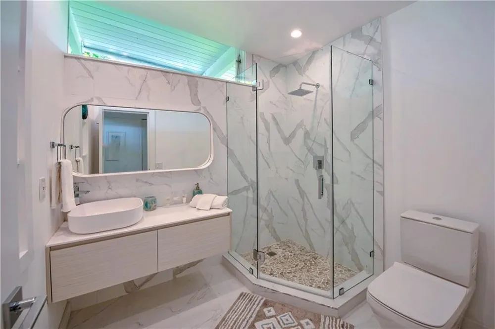 28 PELICAN DRIVE Fort Lauderdale, FL 33301