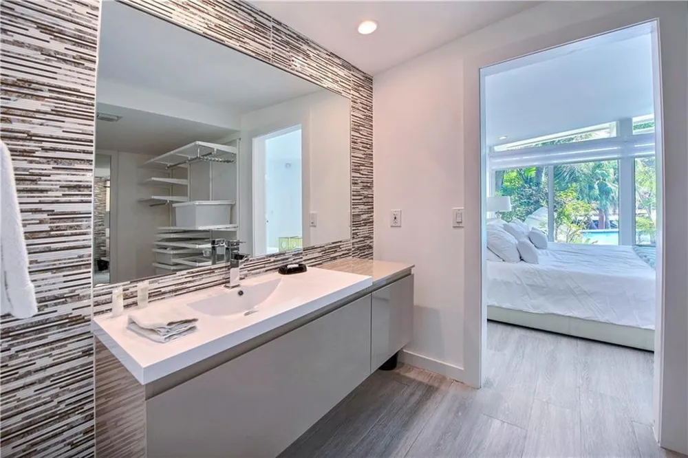 28 PELICAN DRIVE Fort Lauderdale, FL 33301