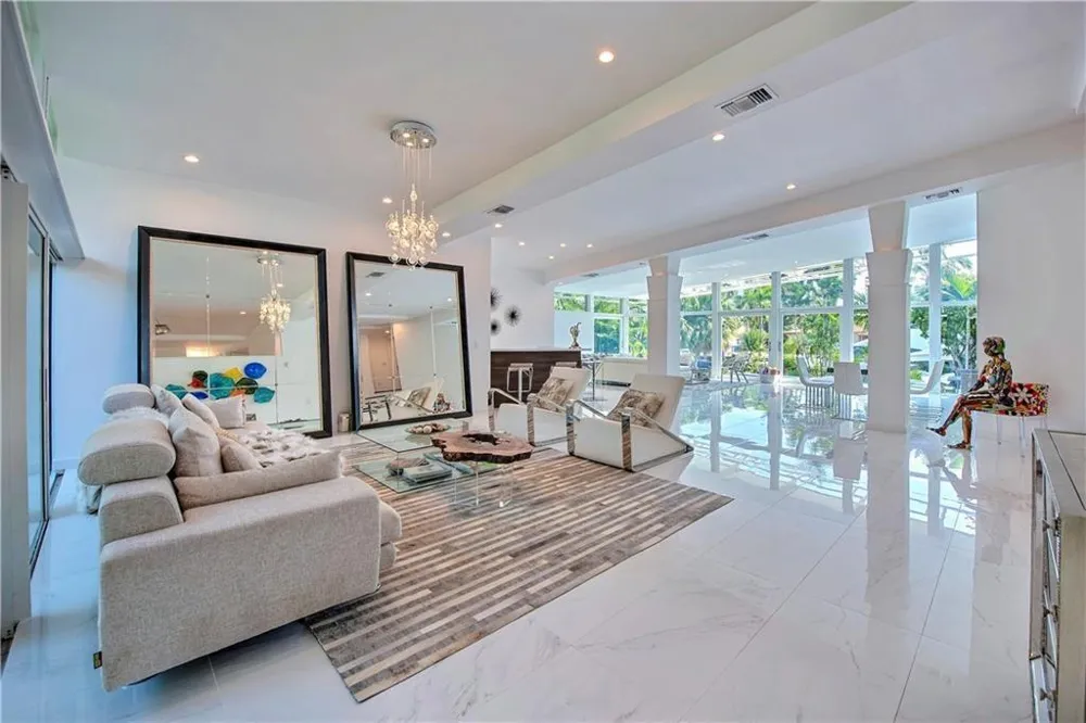 28 PELICAN DRIVE Fort Lauderdale, FL 33301