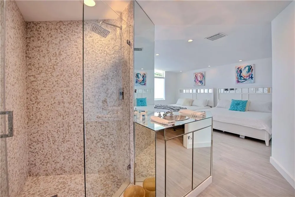 28 PELICAN DRIVE Fort Lauderdale, FL 33301