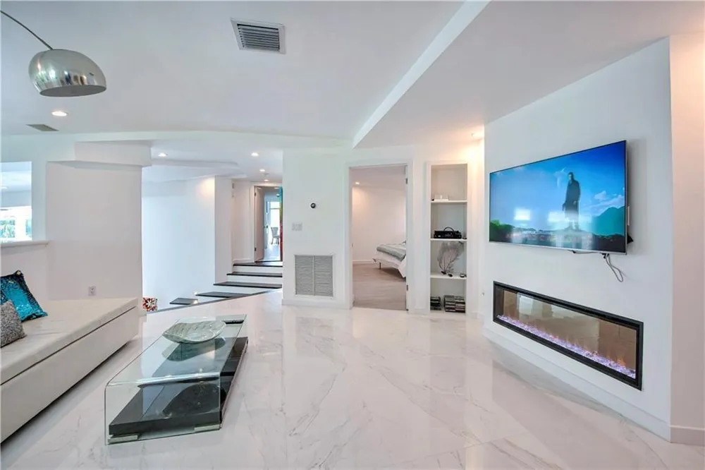 28 PELICAN DRIVE Fort Lauderdale, FL 33301