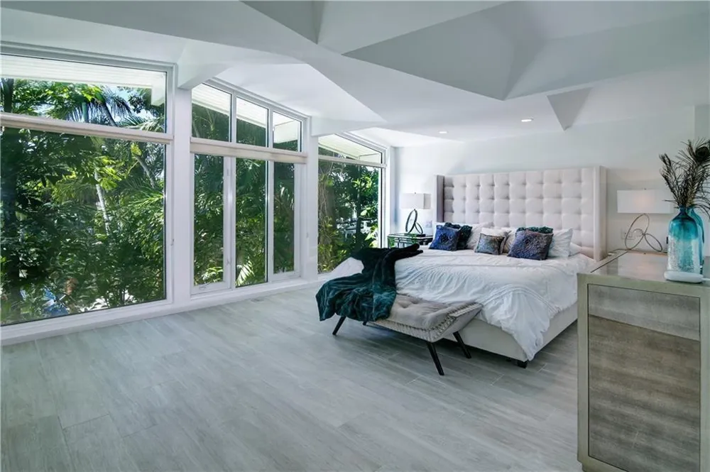 28 PELICAN DRIVE Fort Lauderdale, FL 33301