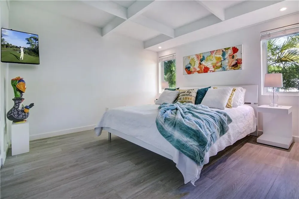 28 PELICAN DRIVE Fort Lauderdale, FL 33301