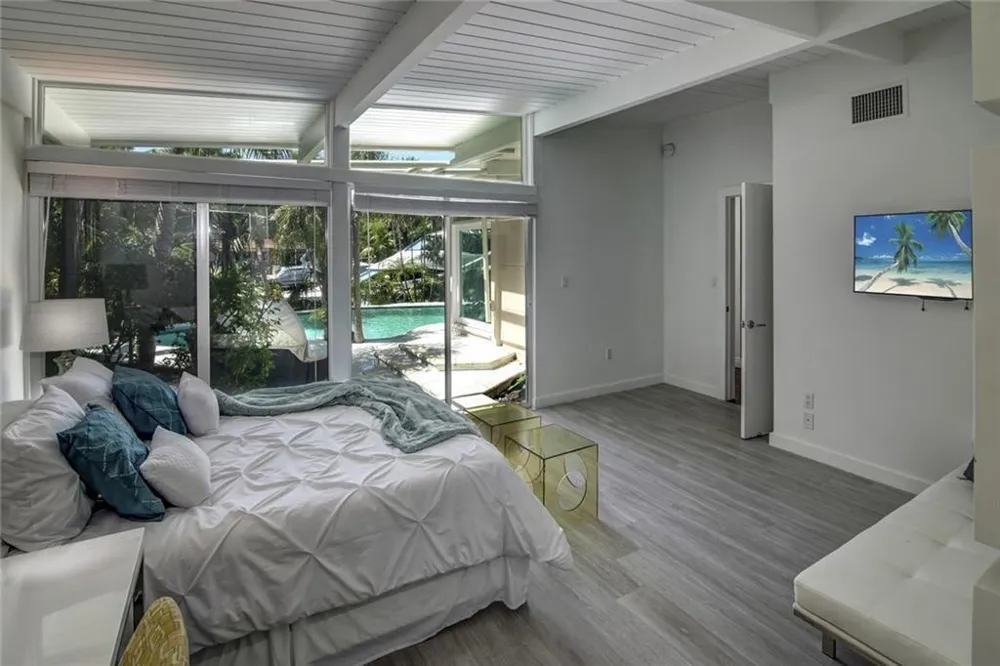 28 PELICAN DRIVE Fort Lauderdale, FL 33301