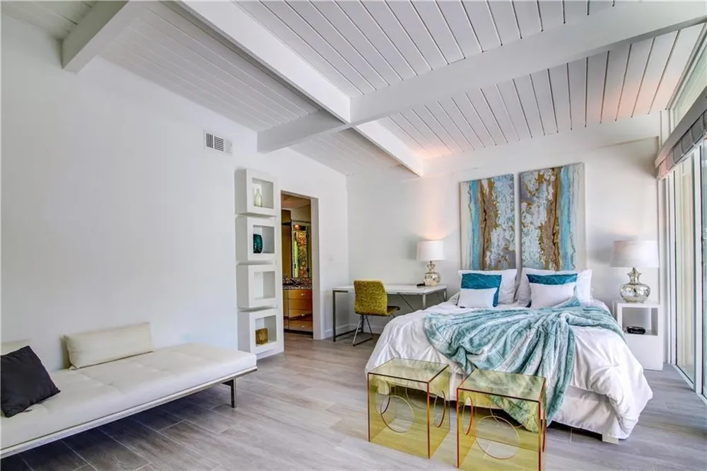 28 PELICAN DRIVE Fort Lauderdale, FL 33301