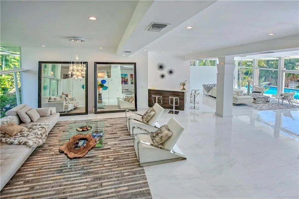 28 PELICAN DRIVE Fort Lauderdale, FL 33301