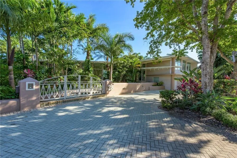 28 PELICAN DRIVE Fort Lauderdale, FL 33301