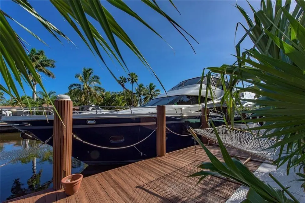 28 PELICAN DRIVE Fort Lauderdale, FL 33301