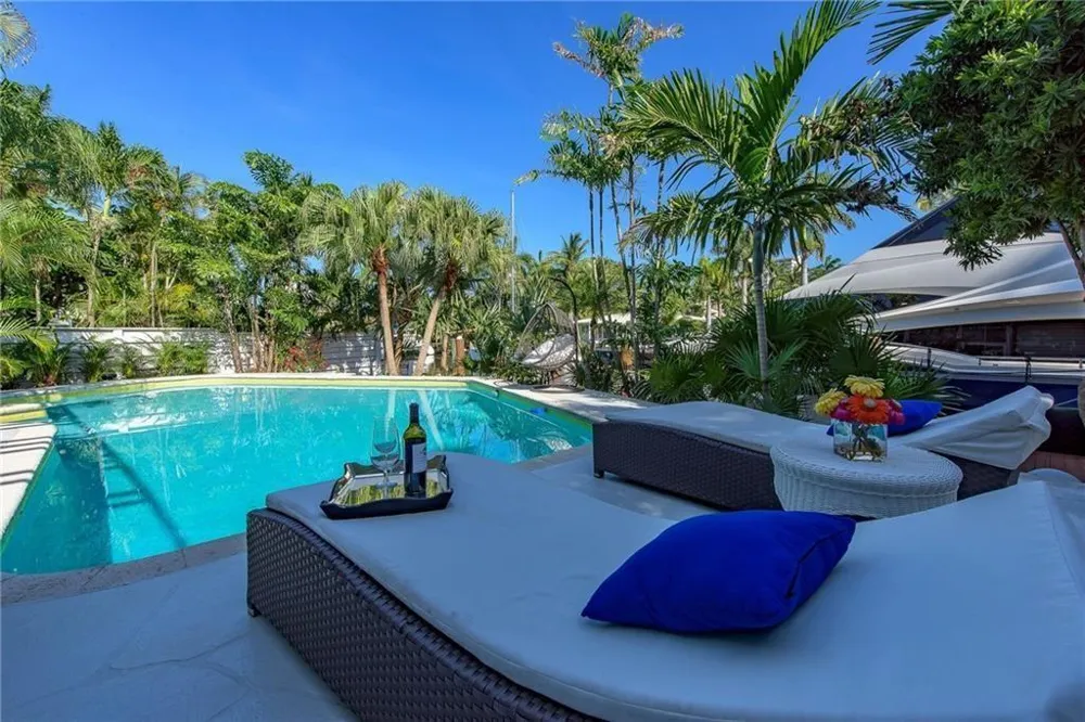 28 PELICAN DRIVE Fort Lauderdale, FL 33301
