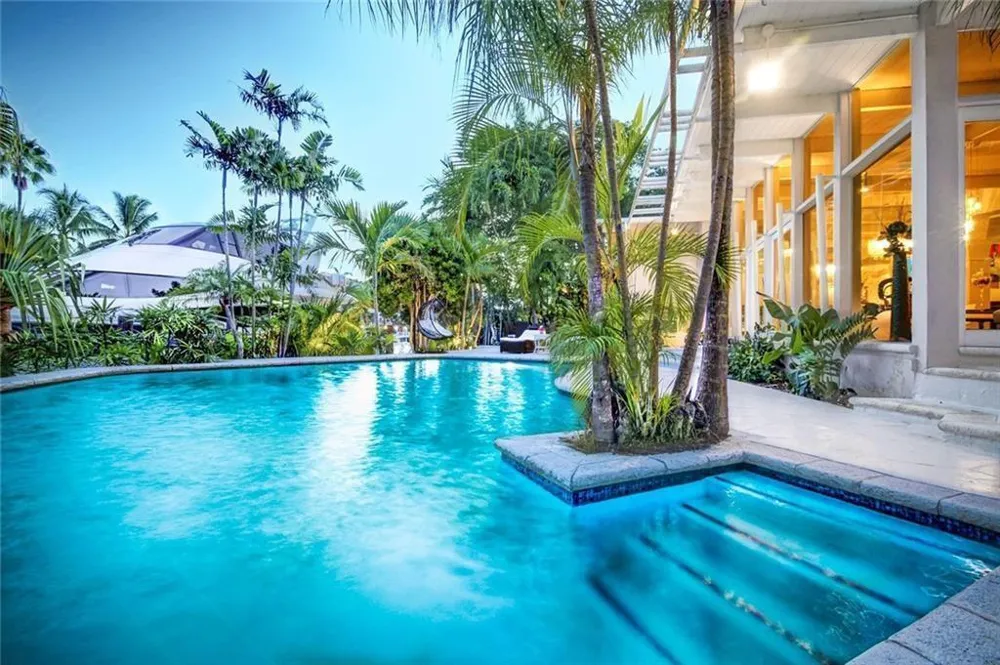 28 PELICAN DRIVE Fort Lauderdale, FL 33301