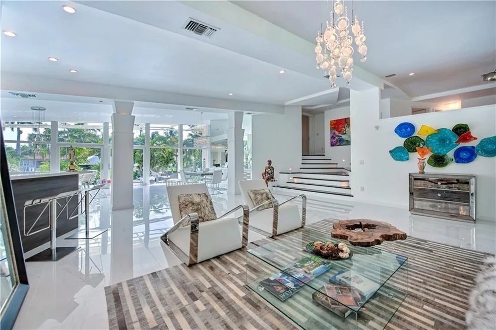 28 PELICAN DRIVE Fort Lauderdale, FL 33301