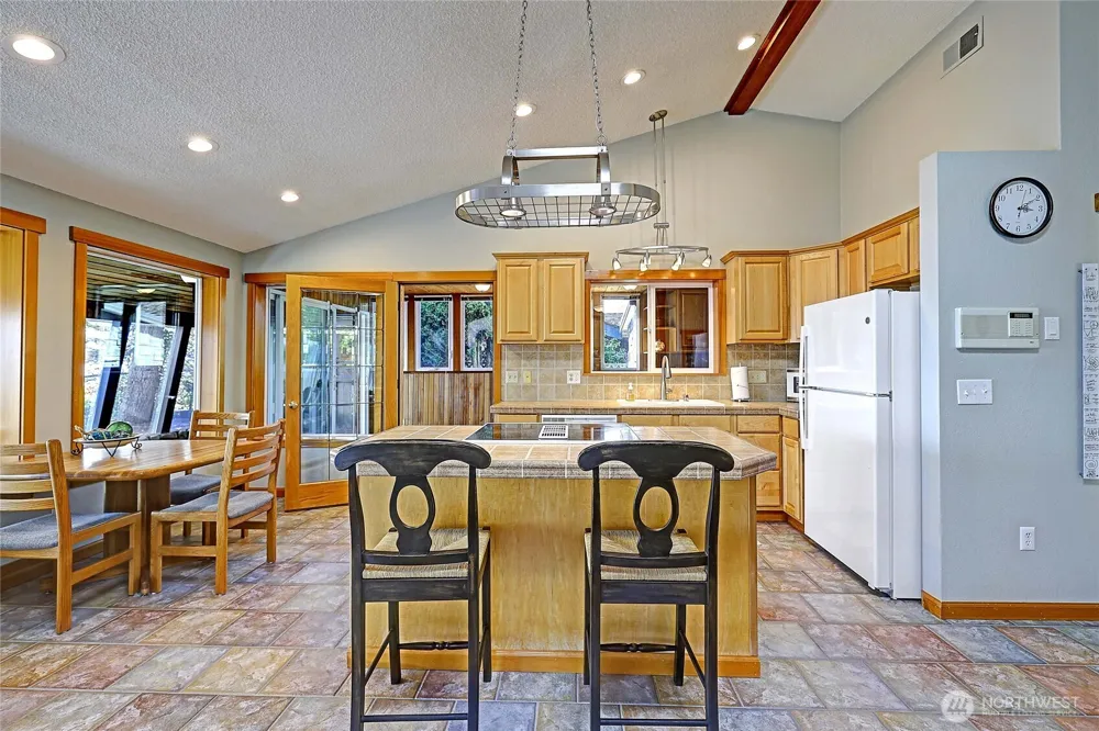 870 Livingston Bay Shore Drive Camano Island, WA 98282