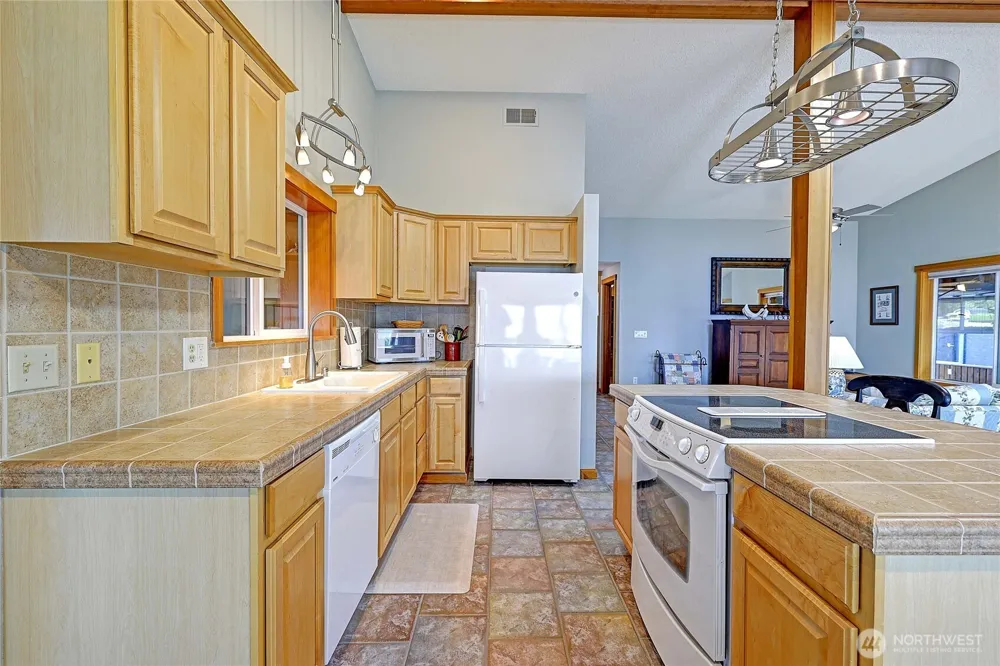 870 Livingston Bay Shore Drive Camano Island, WA 98282