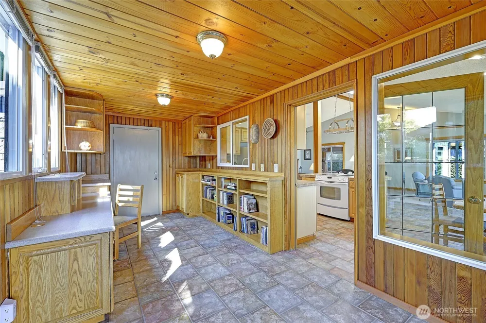 870 Livingston Bay Shore Drive Camano Island, WA 98282