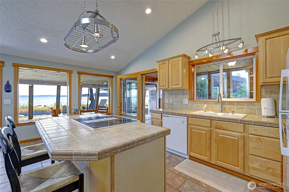 870 Livingston Bay Shore Drive Camano Island, WA 98282