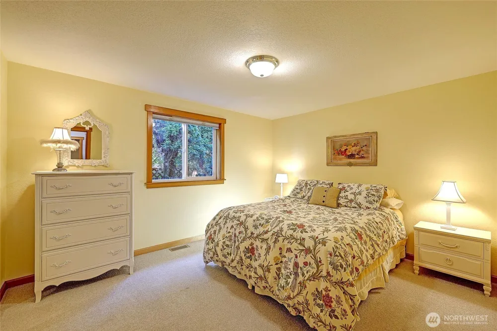 870 Livingston Bay Shore Drive Camano Island, WA 98282
