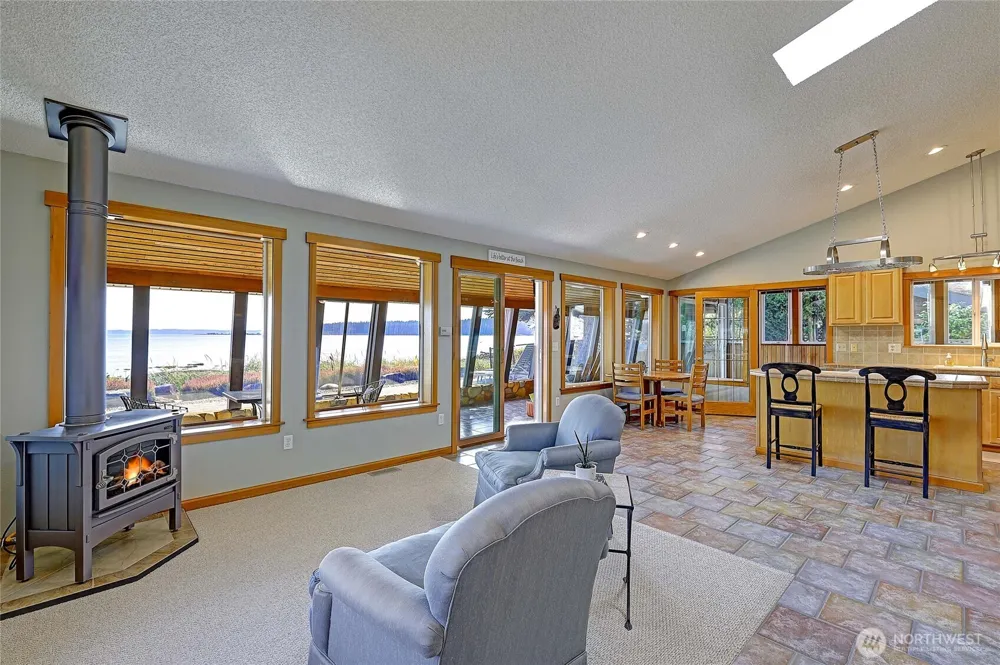 870 Livingston Bay Shore Drive Camano Island, WA 98282