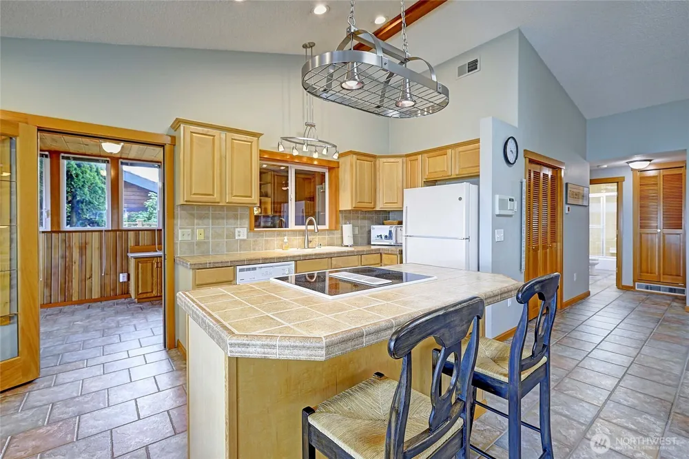 870 Livingston Bay Shore Drive Camano Island, WA 98282