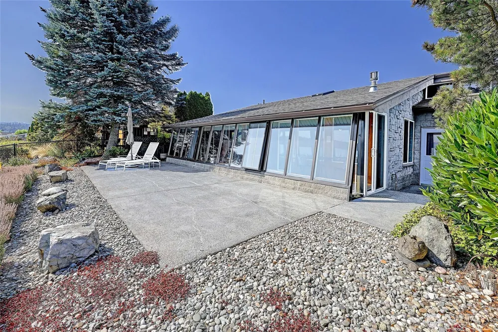 870 Livingston Bay Shore Drive Camano Island, WA 98282