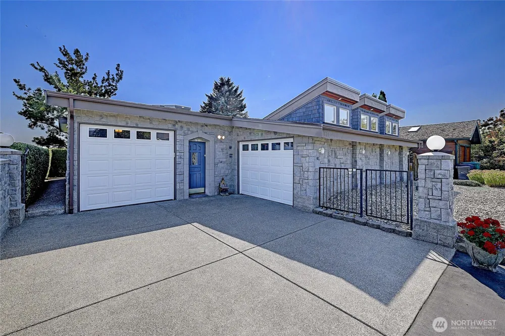 870 Livingston Bay Shore Drive Camano Island, WA 98282